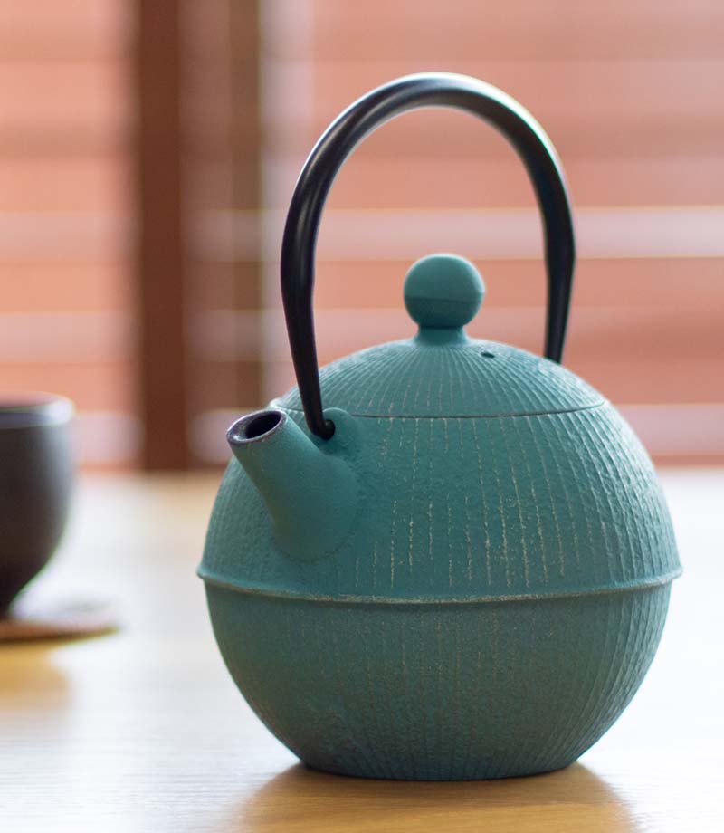 鉄瓶 南部鉄器 木の柄 伝統工芸品 急須 茶こし付き 鉄分補給 ホーロー